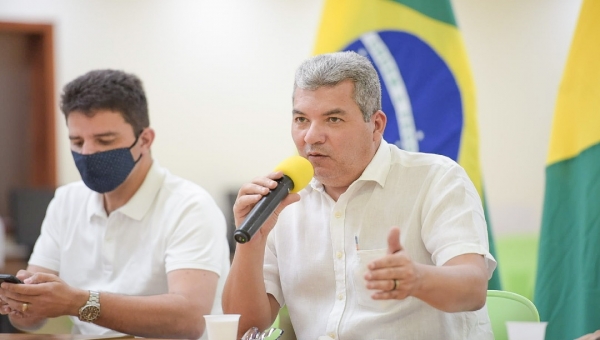 Com Educação no olho do furacão, Mauro Sérgio é comunicado por Gladson sobre sua exoneração; veja quem deve assumir